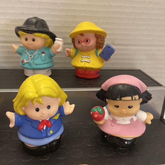 Vintage Fisher Price Little People Early 2000's Mixed Figures Lot Of 11 - Picture 8 of 13